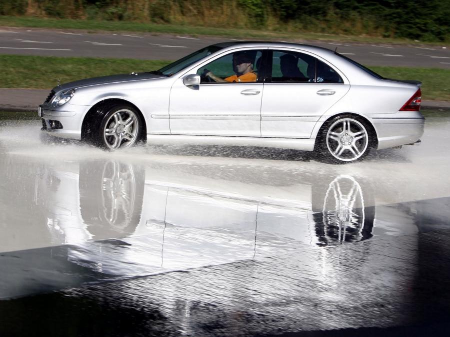  Mercedes-Benz C55 AMG 2005 года  (фото 3 из 37)